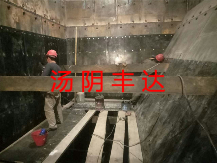 落煤鬥安裝超高分子聚乙烯襯板施（shī）工現場