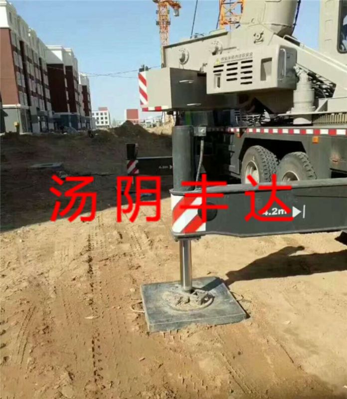 吊車支腿墊板施工（gōng）現場